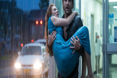 “Fakir bir marangoz, tanımadığı bir kadını acilen hastaneye götürdüğü için işini kaybetti. Ama her şey, o kadının gerçek kimliğini, bir milyoner olduğunu öğrendiğinde değişti.”