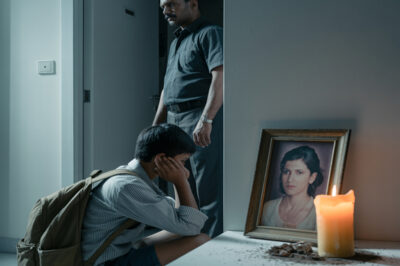 Kocam ö.l.d.ü.k.t.e.n sonra, üvey oğlunu evden kovdum — 10 yıl sonra, tüm benliğimi neredeyse yıkan bir gerçek ortaya çıktı.