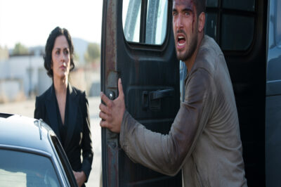 TAÅž KOYU GÖTÜRDÜ! Hapisten Çıktım, Üvey Annem “Baban Bir Yıl Önce ÖldÜ” Dedi. Mezarlıkta Bekçinin VerdiÄŸi Zarfı Açınca TÜM HAYATIM TEPETAKLAK OLDU!