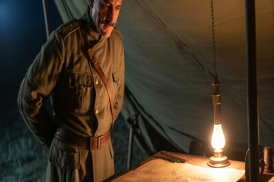 O Kahkahaların Ardındaki Sessiz Plan: Türk Subayın Zaferi Dağlardan Taşıması